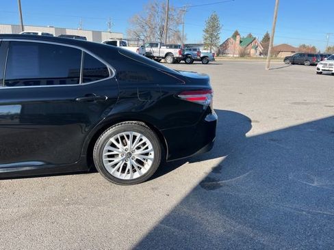 Used 2020 Toyota Camry XLE FWD image 6