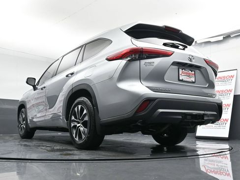Used 2020 Toyota Highlander XLE image 21