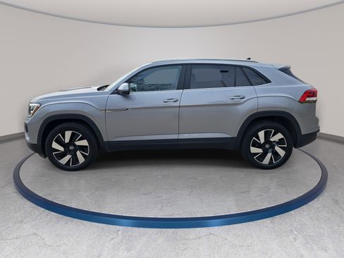 Used 2024 Volkswagen Atlas Cross Sport SE w/ Panoramic Sunroof Package image 8