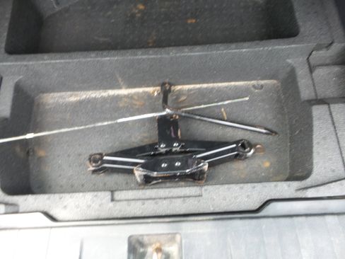 Used 2010 Subaru Outback 2.5i image 38