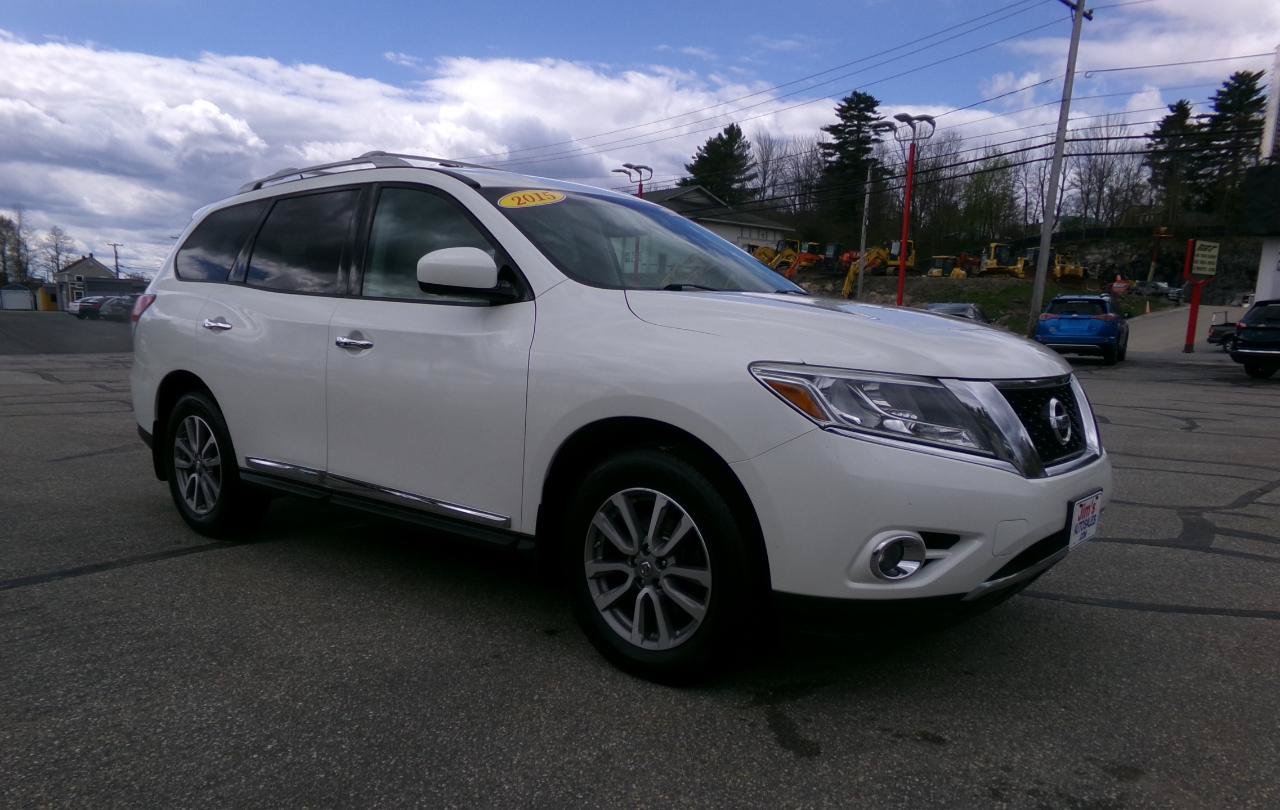 Used 2015 Nissan Pathfinder SL w/ SL Tech Package FWD image 7