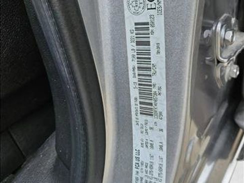 Used 2019 RAM 1500 Laramie image 26