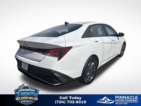 Used 2024 Hyundai Elantra SEL FWD image 4