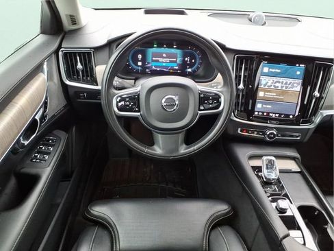 Used 2022 Volvo S90 B6 Inscription w/ Advanced Package image 15