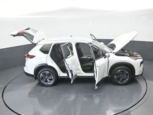 Used 2024 Nissan Rogue SV image 69
