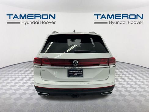 Used 2025 Volkswagen Atlas SE image 4