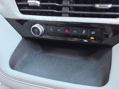 Certified 2025 Ford Explorer Active w/ Active Comfort Package image 5