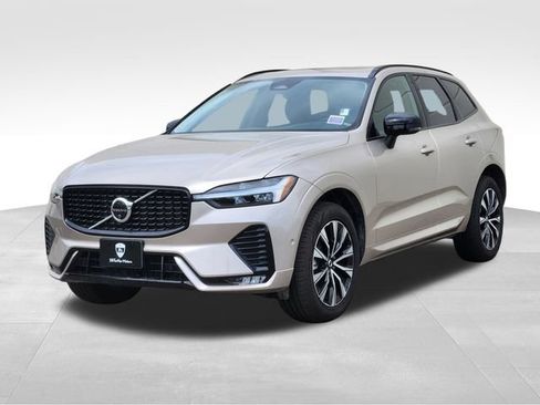 Certified 2025 Volvo XC60 B5 Plus AWD/4WD image 23