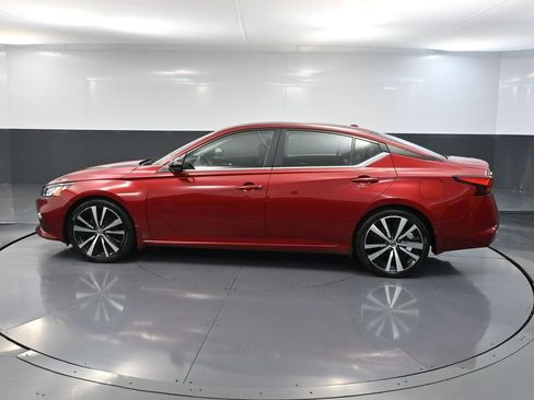 Used 2019 Nissan Altima 2.0 SR image 9