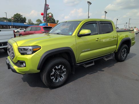 Used 2023 Toyota Tacoma TRD Off-Road w/ TRD Premium Off Road Package AWD/4WD image 8