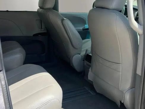 Used 2013 Toyota Sienna LE FWD image 37