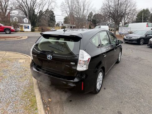 Used 2012 Toyota Prius V Five image 6
