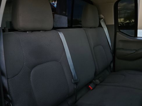 Used 2020 Nissan Frontier SV image 19