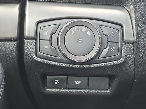 Used 2018 Ford Explorer XLT w/ Equipment Group 202A image 24