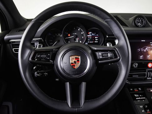 Certified 2025 Porsche Macan AWD/4WD image 26