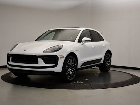 Certified 2026 Porsche Macan AWD/4WD image 1