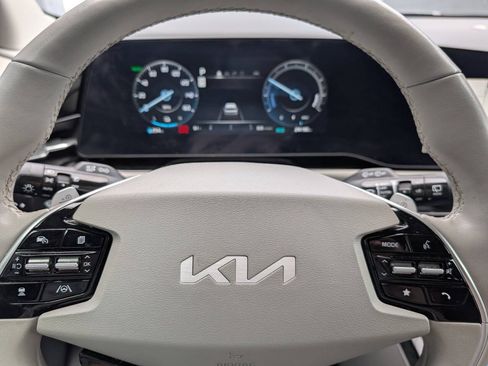 Used 2023 Kia Niro Wave w/ Wave Preserve Package FWD image 14