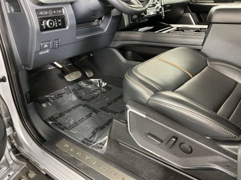 Used 2023 Ford F350 Platinum w/ Tremor Off-Road Package AWD/4WD image 19