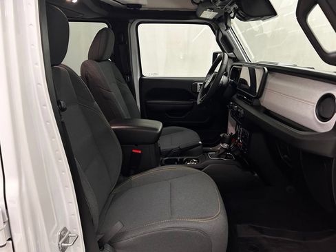 Used 2024 Jeep Wrangler Unlimited AWD/4WD image 16