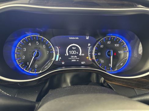 Used 2023 Chrysler Pacifica Limited FWD image 10