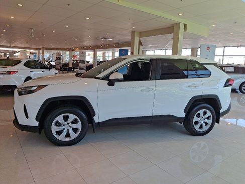 Used 2025 Toyota RAV4 LE AWD/4WD image 4