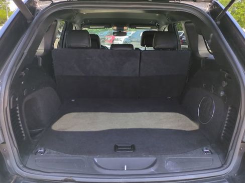 Used 2019 Jeep Grand Cherokee Laredo w/ Laredo X Package RWD image 14