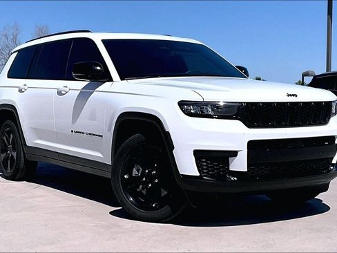 Used 2024 Jeep Grand Cherokee L Altitude AWD/4WD image 2