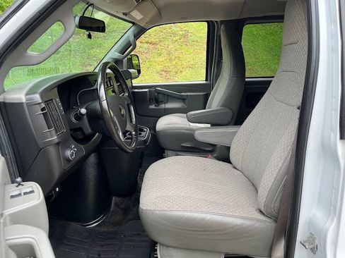Used 2018 Chevrolet Express 2500 LT w/ LT Preferred Equipment Group RWD image 8
