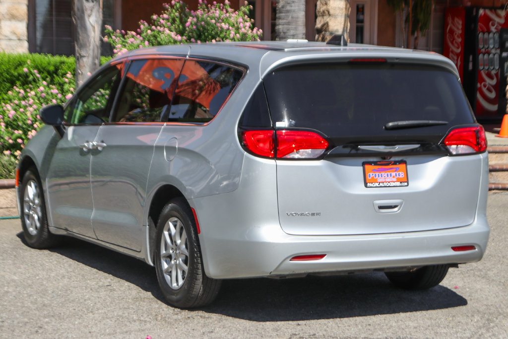 Used 2023 Chrysler Voyager LX FWD image 6