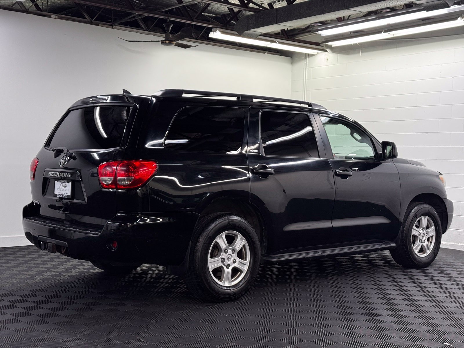 Used 2010 Toyota Sequoia SR5 AWD/4WD image 2