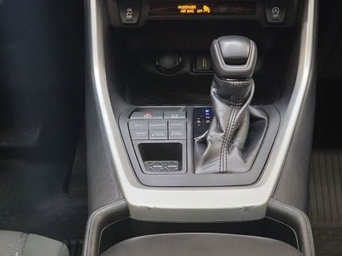 Used 2021 Toyota RAV4 XLE w/ Convenience Package image 17