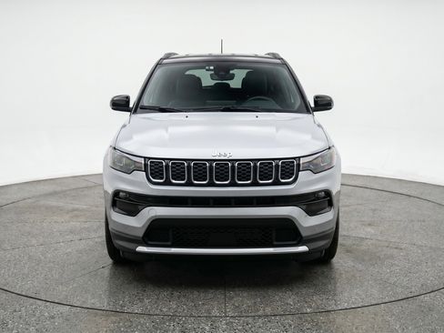 Used 2025 Jeep Compass Limited AWD/4WD image 2