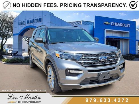 Used 2023 Ford Explorer XLT w/ Equipment Group 202A RWD image 2