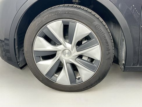 Used 2024 Tesla Model Y Long Range AWD/4WD image 11