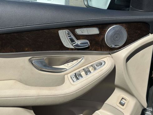 Used 2017 Mercedes-Benz GLC 300 GLC 300 w/ Premium 2 Package image 12