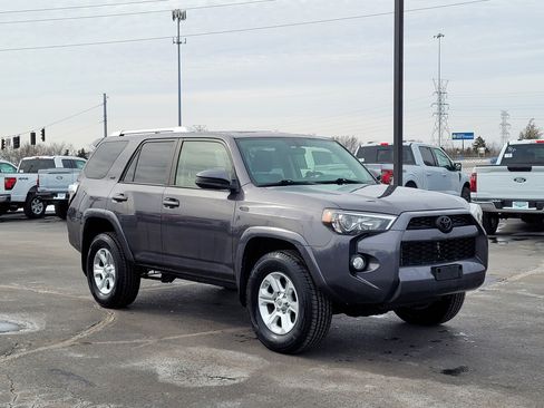 Used 2017 Toyota 4Runner SR5 image 1