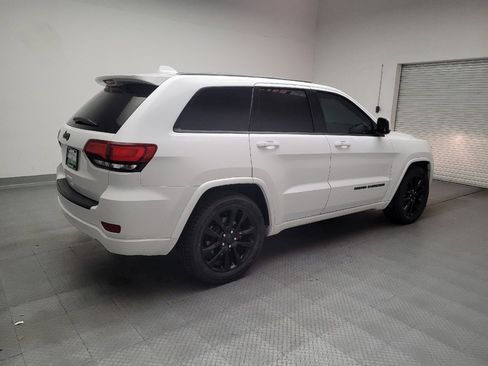 Used 2018 Jeep Grand Cherokee Altitude image 10
