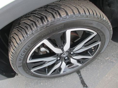 Used 2019 Honda Pilot Touring image 11