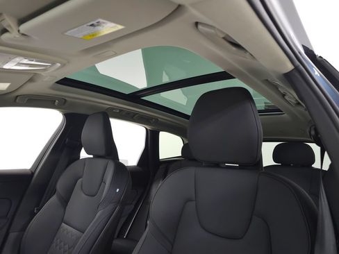 Certified 2026 Volvo XC60 B5 Plus w/ Climate Package AWD/4WD image 19
