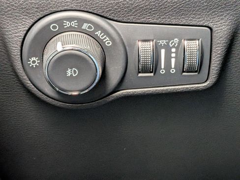 Certified 2024 Jeep Compass Latitude w/ Sun and Sound Group image 19