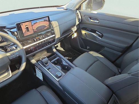 New 2026 Nissan Pathfinder SL image 12