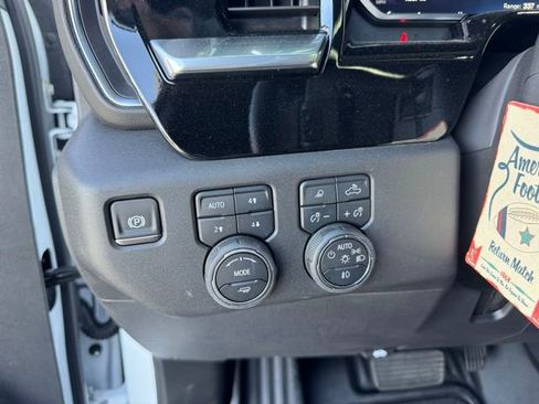 Used 2026 Chevrolet Silverado 1500 LT Trail Boss w/ LT Trail Boss Premium Package AWD/4WD image 24