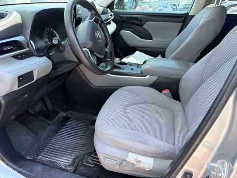Used 2022 Toyota Highlander L FWD image 8