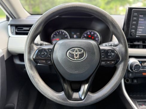 Used 2020 Toyota RAV4 XLE FWD image 25