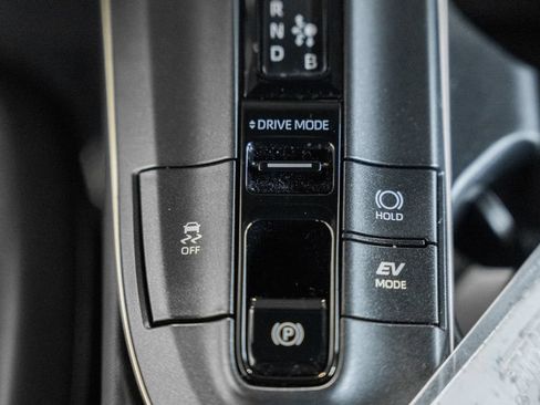 Used 2023 Toyota Crown AWD/4WD image 17
