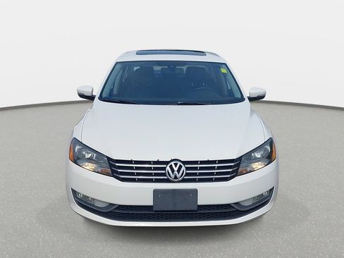 Used 2015 Volkswagen Passat TDI SEL Premium FWD image 2