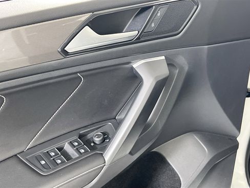 Used 2022 Volkswagen Tiguan SE image 17
