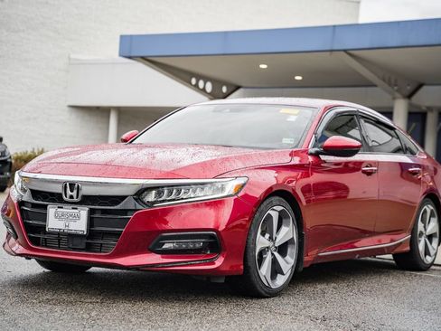 Used 2018 Honda Accord Touring image 3
