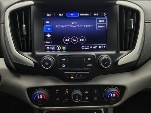 Used 2024 GMC Terrain SLT image 25