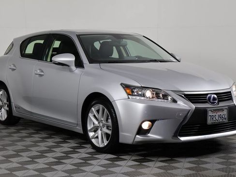 Used 2016 Lexus CT 200h w/ Navigation Package FWD image 3